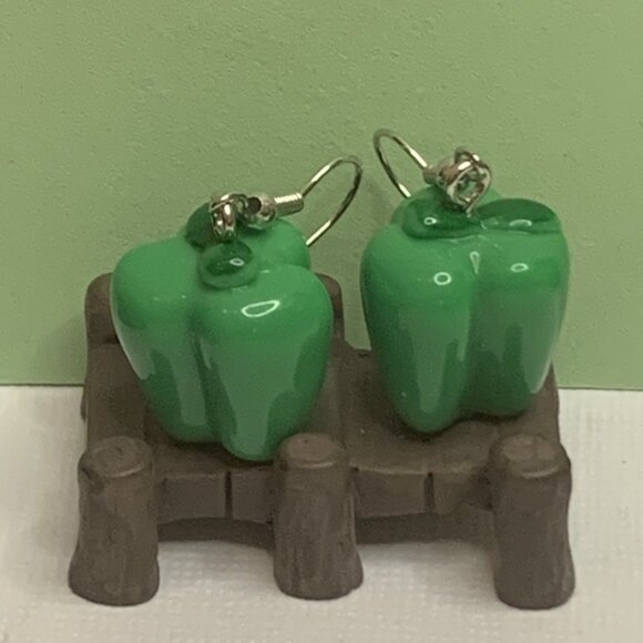 Green Pepper Earring, Funny Food Earring, Gift Idea, Food Jewelry, Chef Earring - Picture 4 of 7